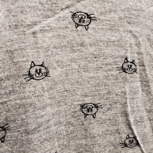☆ 3/35$ | REBEL SUGAR | Cat Print loose Tee in Size Medium - Picture 3 of 5